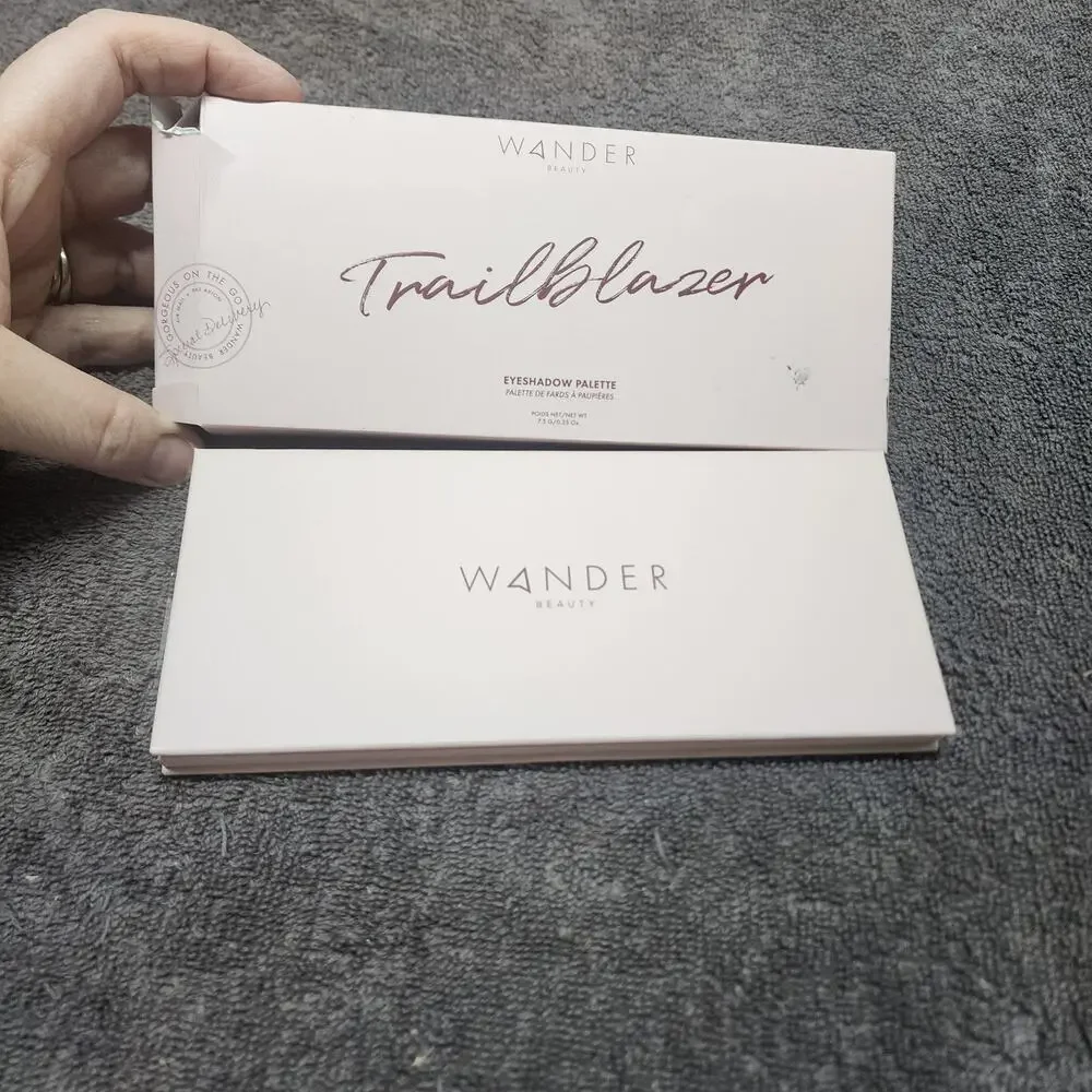 Wander Beauty eyeshadow palette 10 shades b34